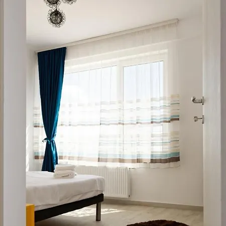 Astoria By Sunny Mamaia Apartment *