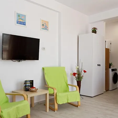 Astoria By Sunny Mamaia Apartment